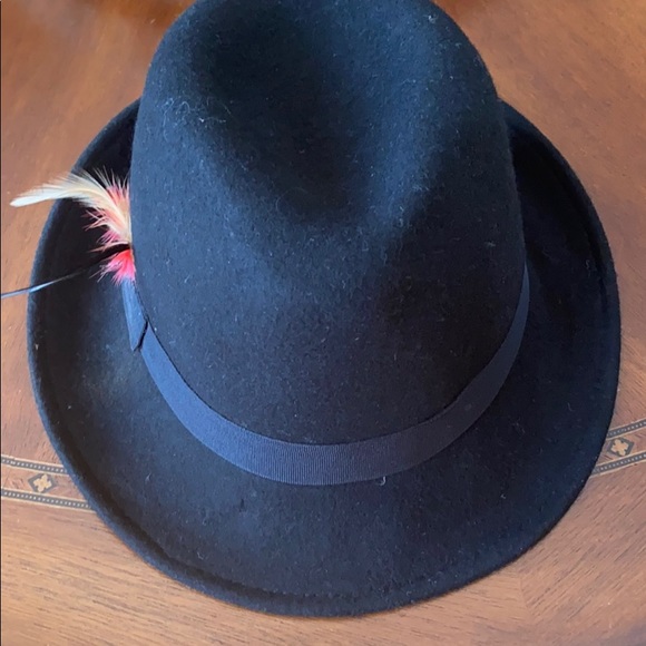 Black Hat with Feather - new with tags - Picture 1 of 3